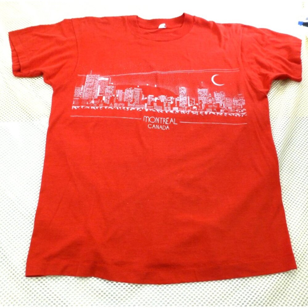 VTG Single Stitch Red Canada Graphic T-Shirt With Montreal Cityscape Print